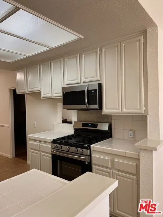 11910 Weddington Street 306, Valley Village, California 91607 home-pic-18